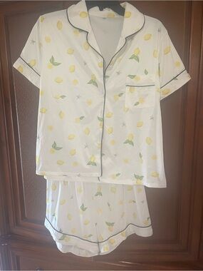 SHEIN White & Yellow Lemon Print Short Pajama Set